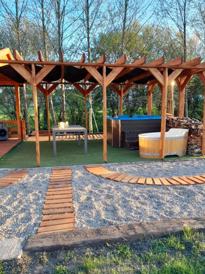 Pensjonat Agroturystyczny Pod Modrzewiem Panzió Florczaki Kültér fotó