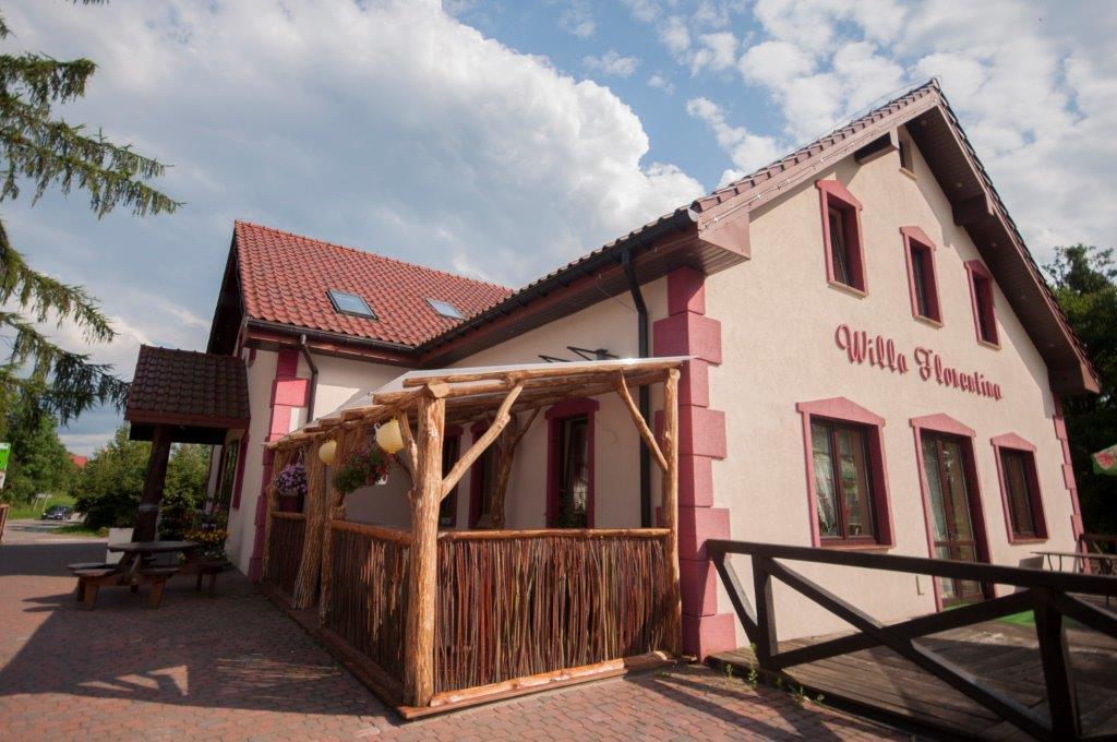 Pensjonat Agroturystyczny Pod Modrzewiem Panzió Florczaki Kültér fotó